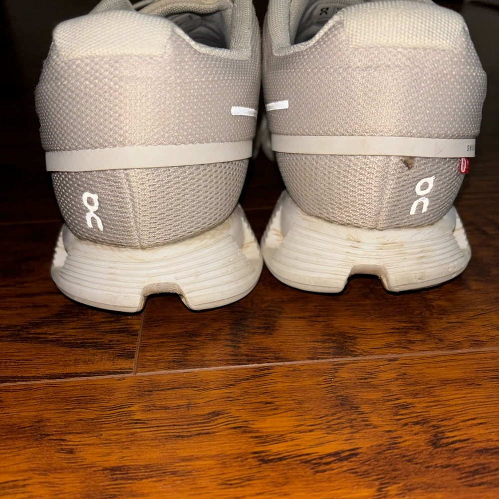 ON Running On Cloud 5 Pearl White Women’s Athletic Tennis Shoes - Picture 5 of 8